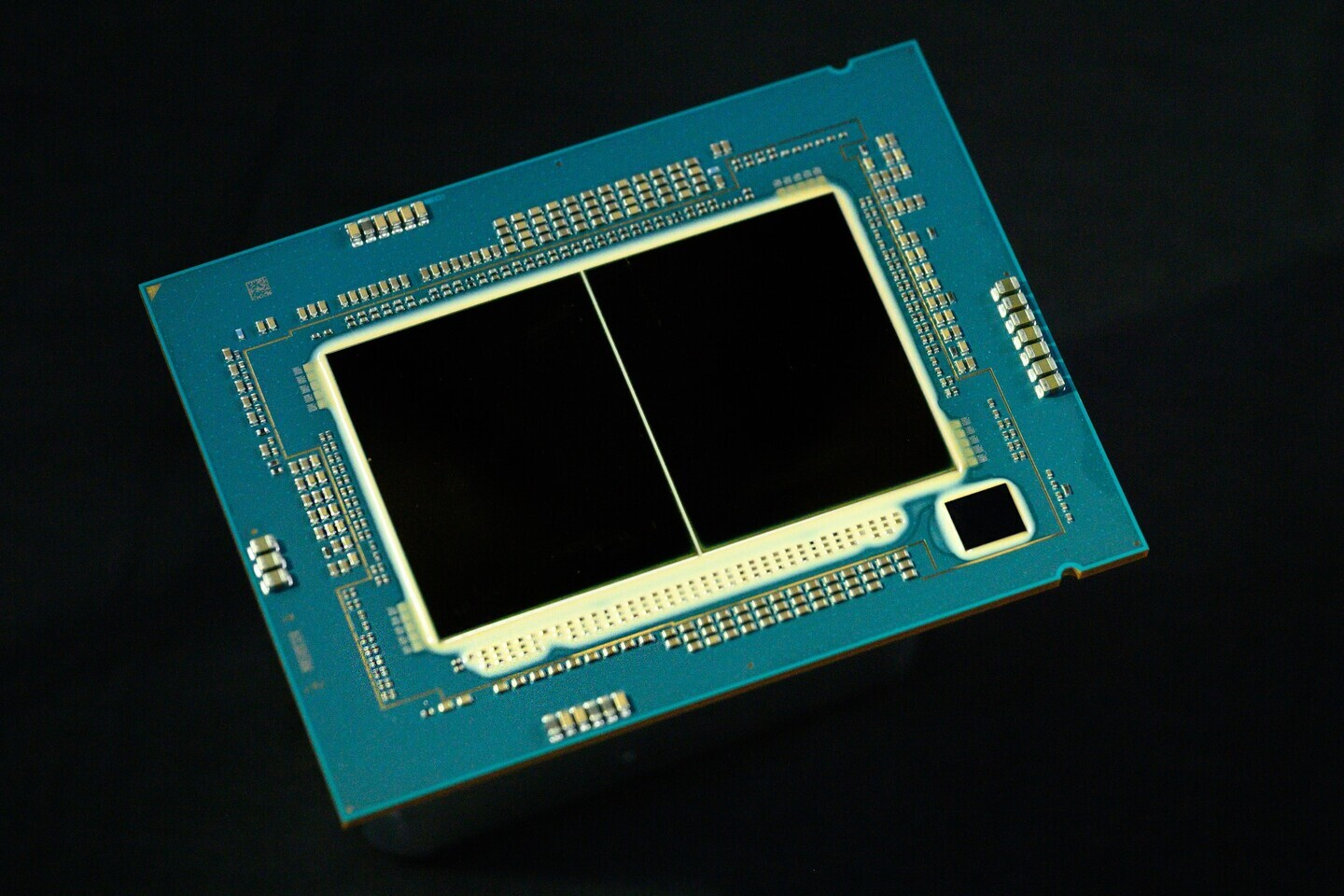 Появились данные о 48-ядерных CPU Intel Xeon «Emerald Rapids».